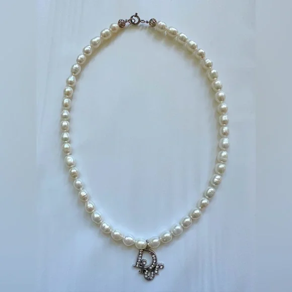 Dior Charm with vintage 16” fresh water Pearl necklace - Picture 5 of 6